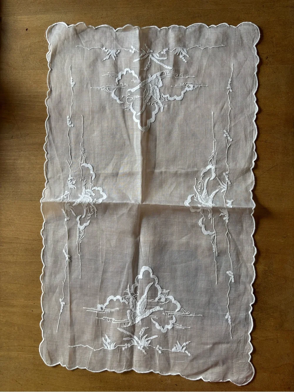 Vintage Hand-Embroidered Linen Table Runner Scalloped Edge Traditional Heritage
